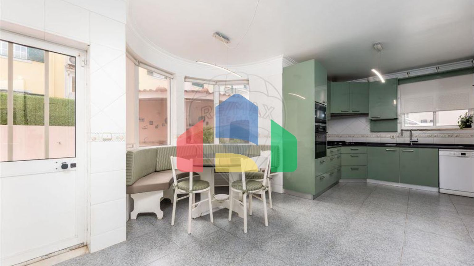 Residential - Single Family Home - T7 - Pontinha e Famões, Odivelas - PT