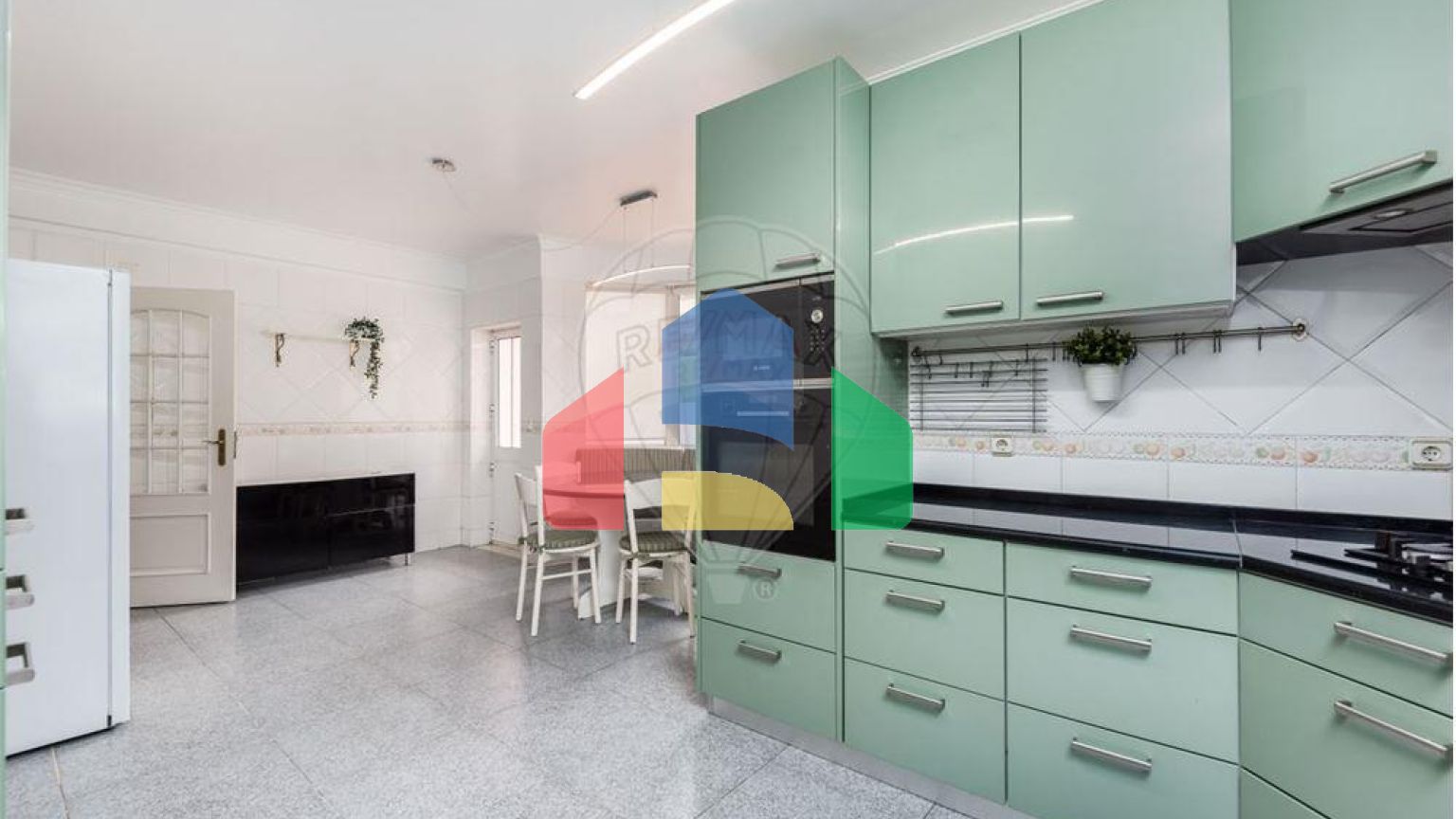 Residential - Single Family Home - T7 - Pontinha e Famões, Odivelas - PT