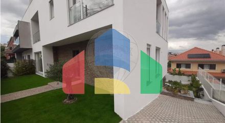 Residential - Single Family Home - T4 - Pontinha e Famões, Odivelas - PT