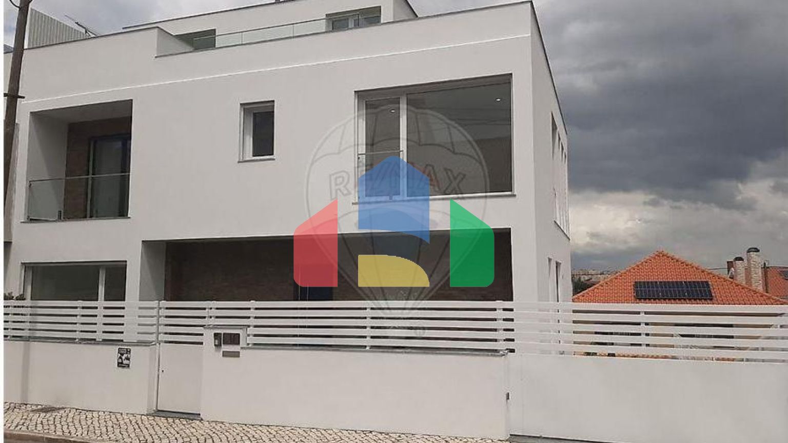 Residential - Single Family Home - T4 - Pontinha e Famões, Odivelas - PT