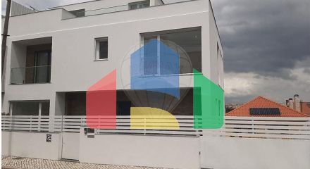 Residential - Single Family Home - T4 - Pontinha e Famões, Odivelas - PT