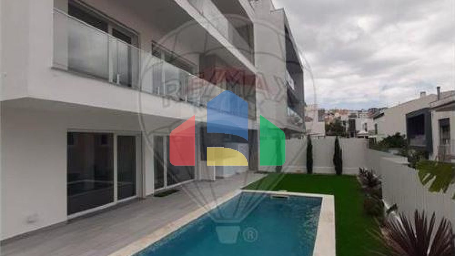 Residential - Single Family Home - T4 - Pontinha e Famões, Odivelas - PT