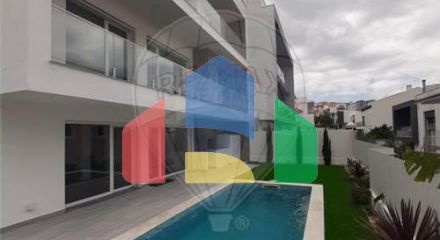 Residential - Single Family Home - T4 - Pontinha e Famões, Odivelas - PT