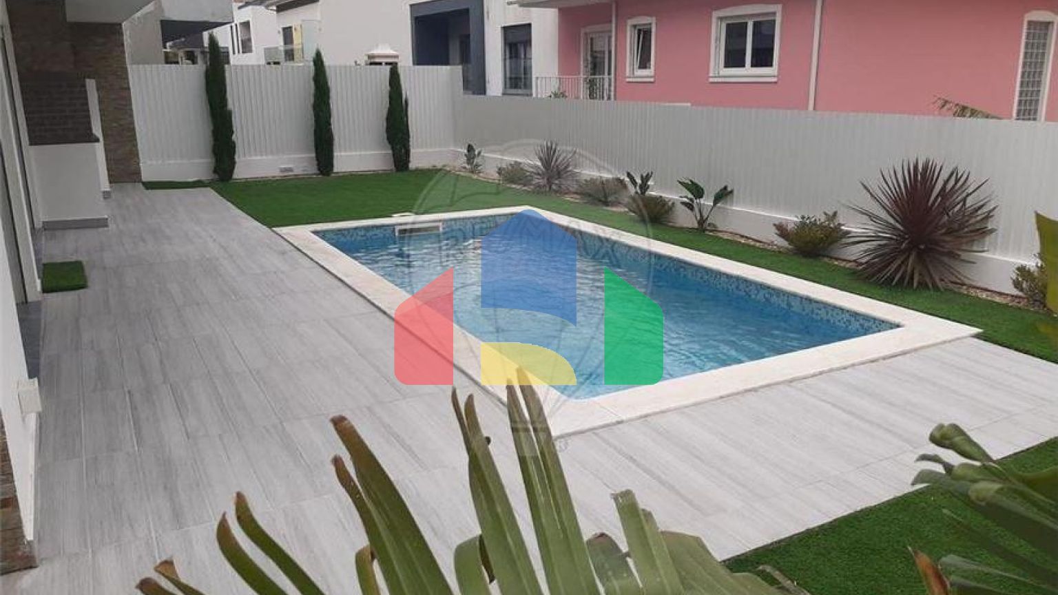 Residential - Single Family Home - T4 - Pontinha e Famões, Odivelas - PT