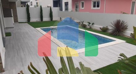 Residential - Single Family Home - T4 - Pontinha e Famões, Odivelas - PT