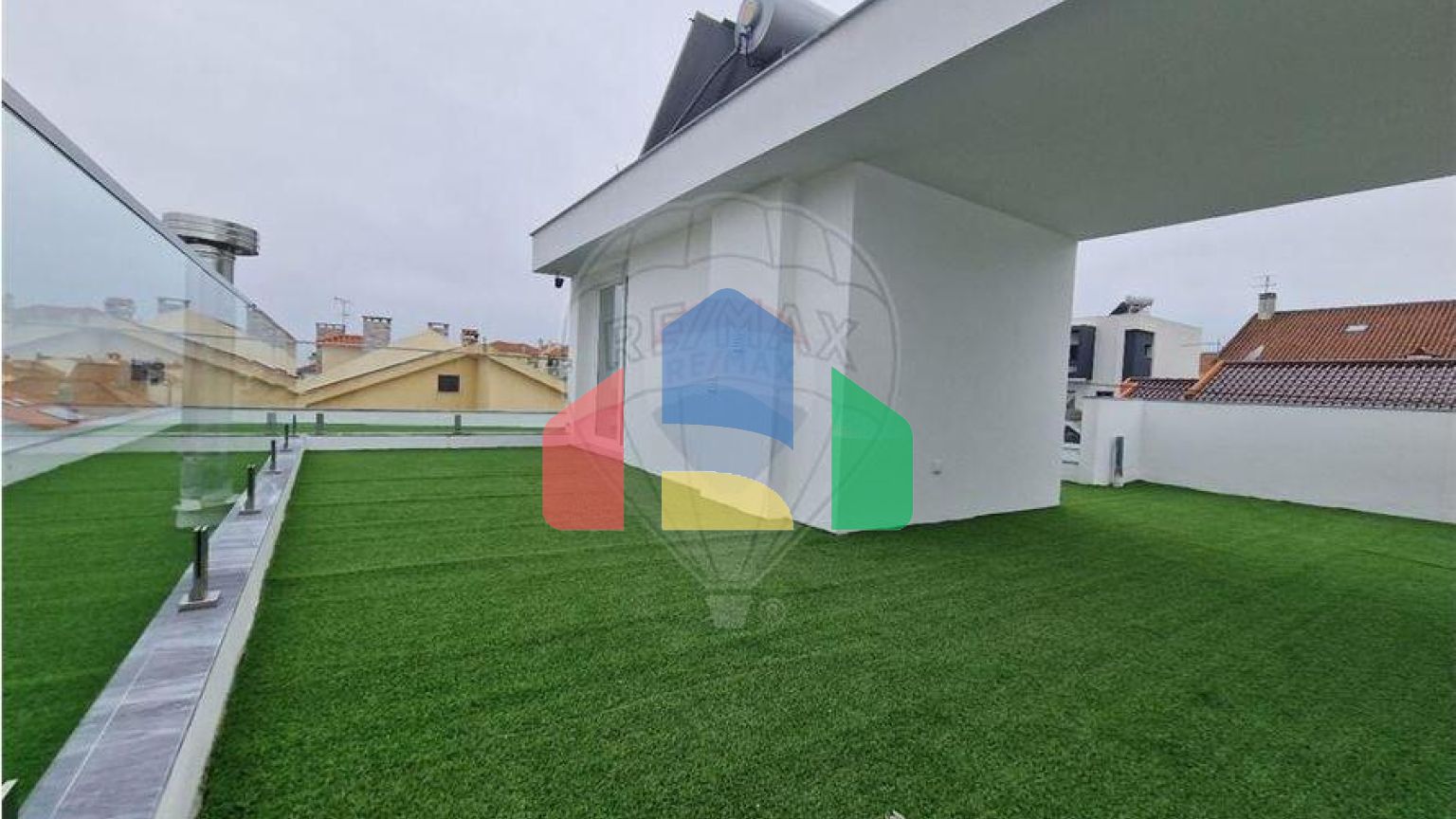 Residential - Single Family Home - T4 - Pontinha e Famões, Odivelas - PT