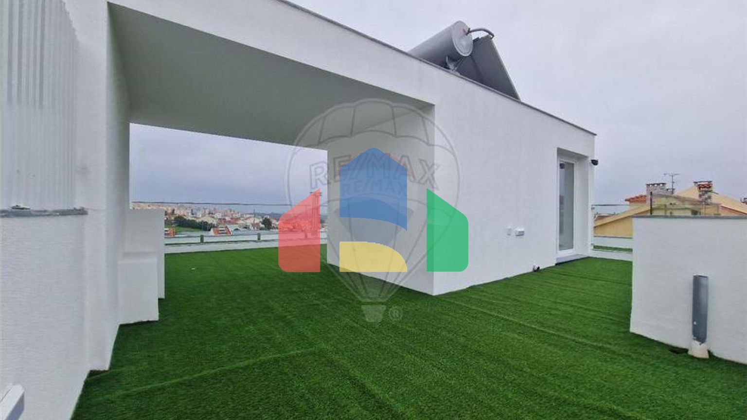 Residential - Single Family Home - T4 - Pontinha e Famões, Odivelas - PT