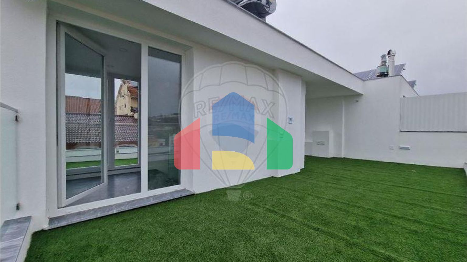 Residential - Single Family Home - T4 - Pontinha e Famões, Odivelas - PT