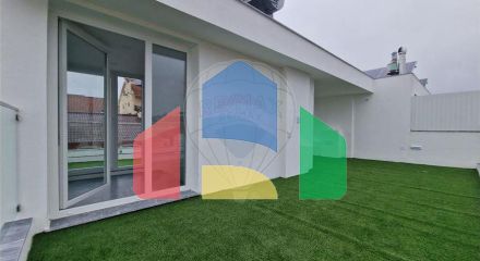 Residential - Single Family Home - T4 - Pontinha e Famões, Odivelas - PT