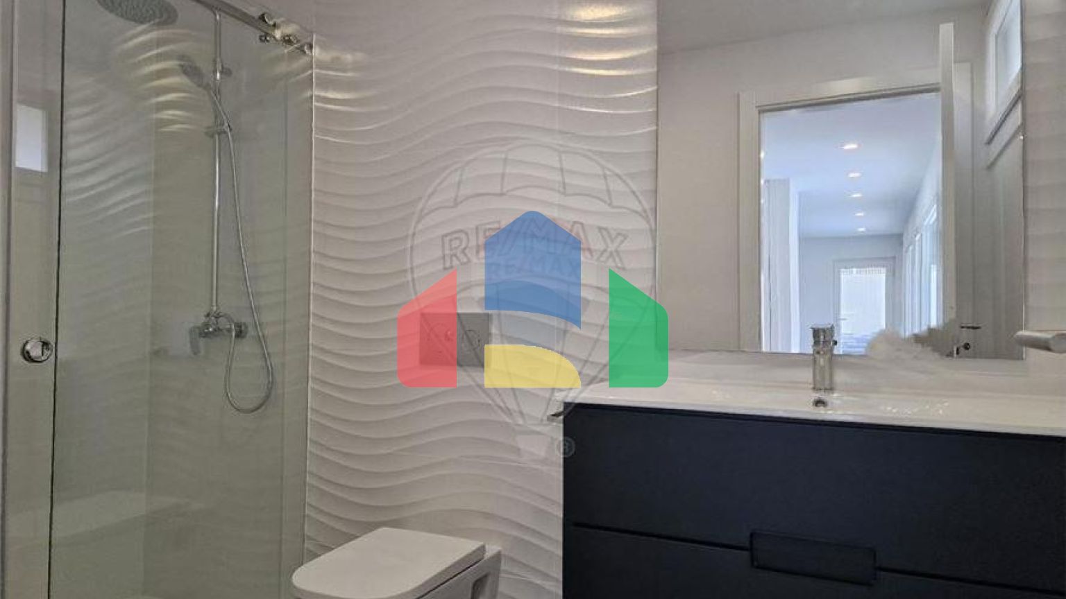 Residential - Single Family Home - T4 - Pontinha e Famões, Odivelas - PT