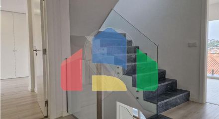 Residential - Single Family Home - T4 - Pontinha e Famões, Odivelas - PT