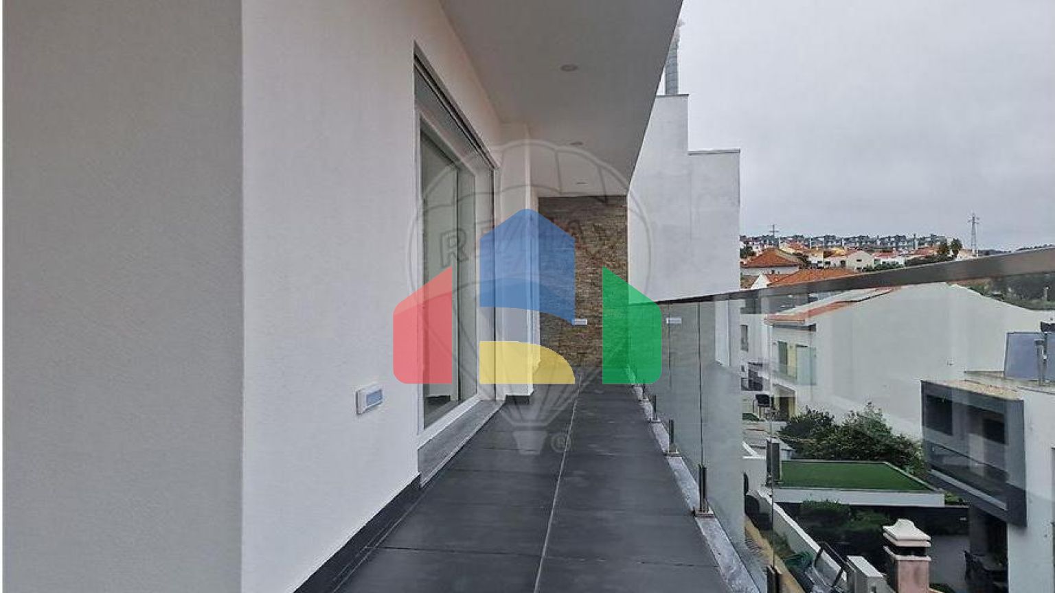 Residential - Single Family Home - T4 - Pontinha e Famões, Odivelas - PT