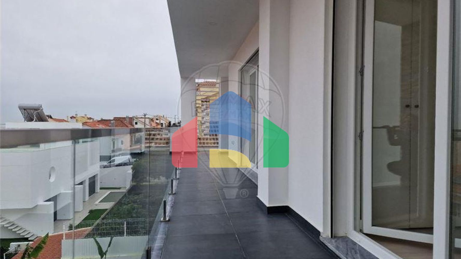 Residential - Single Family Home - T4 - Pontinha e Famões, Odivelas - PT