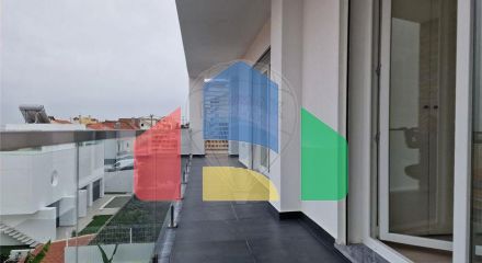 Residential - Single Family Home - T4 - Pontinha e Famões, Odivelas - PT