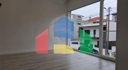 Residential - Single Family Home - T4 - Pontinha e Famões, Odivelas - PT