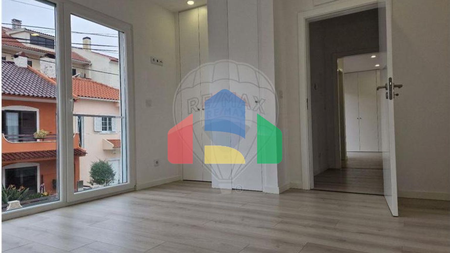 Residential - Single Family Home - T4 - Pontinha e Famões, Odivelas - PT