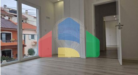 Residential - Single Family Home - T4 - Pontinha e Famões, Odivelas - PT