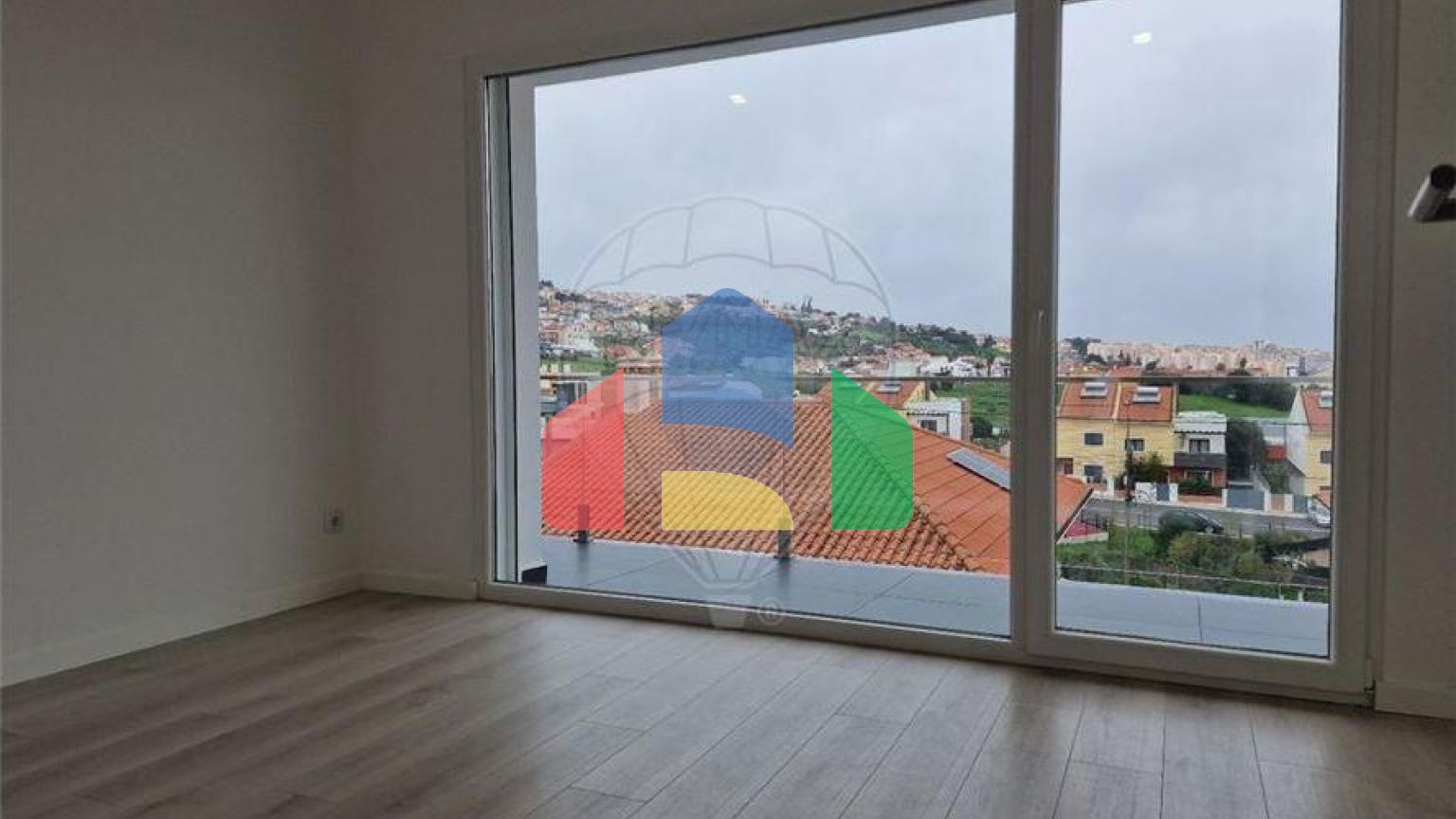 Residential - Single Family Home - T4 - Pontinha e Famões, Odivelas - PT