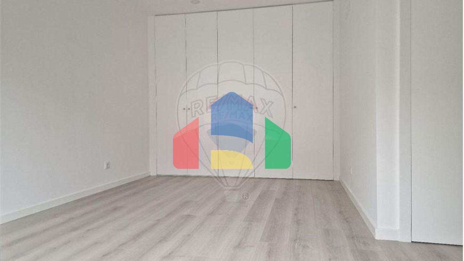 Residential - Single Family Home - T4 - Pontinha e Famões, Odivelas - PT