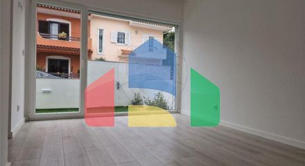 Residential - Single Family Home - T4 - Pontinha e Famões, Odivelas - PT