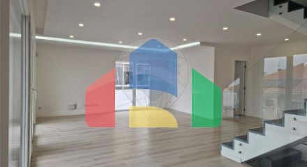 Residential - Single Family Home - T4 - Pontinha e Famões, Odivelas - PT