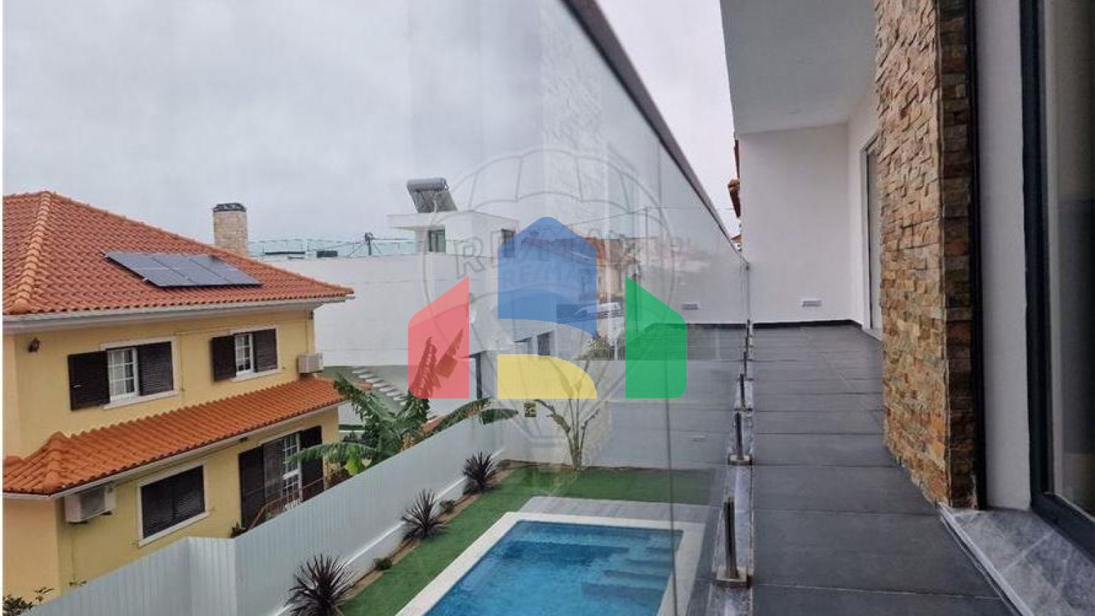 Residential - Single Family Home - T4 - Pontinha e Famões, Odivelas - PT