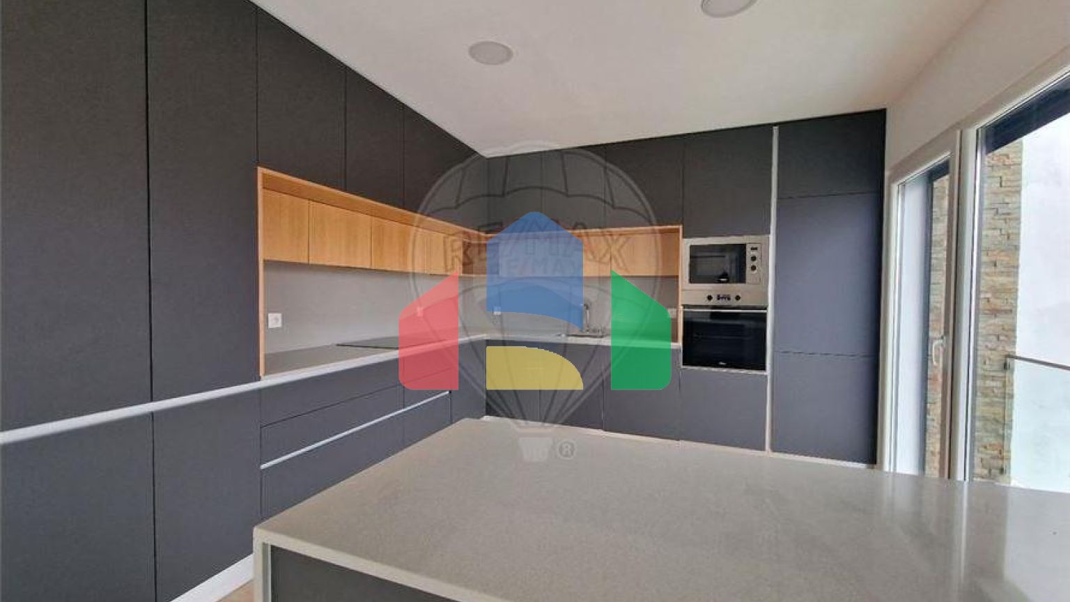 Residential - Single Family Home - T4 - Pontinha e Famões, Odivelas - PT