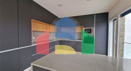 Residential - Single Family Home - T4 - Pontinha e Famões, Odivelas - PT