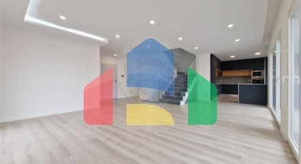 Residential - Single Family Home - T4 - Pontinha e Famões, Odivelas - PT