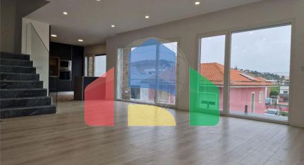Residential - Single Family Home - T4 - Pontinha e Famões, Odivelas - PT
