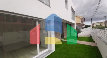 Residential - Single Family Home - T4 - Pontinha e Famões, Odivelas - PT