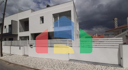 Residential - Single Family Home - T4 - Pontinha e Famões, Odivelas - PT