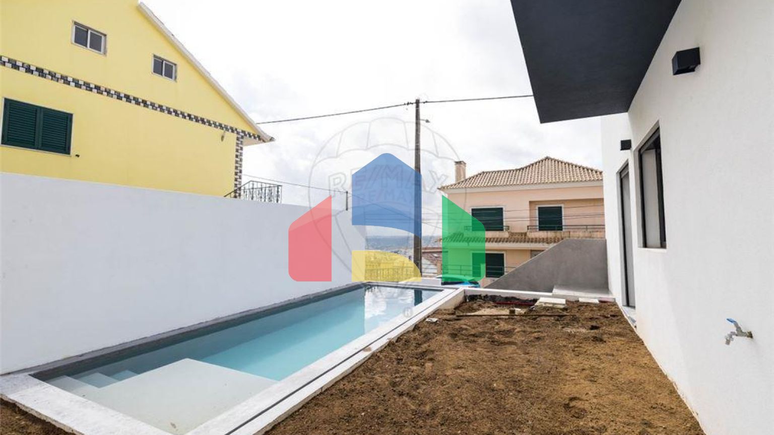 Residential - Single Family Home - T5 - Pontinha e Famões, Odivelas - PT