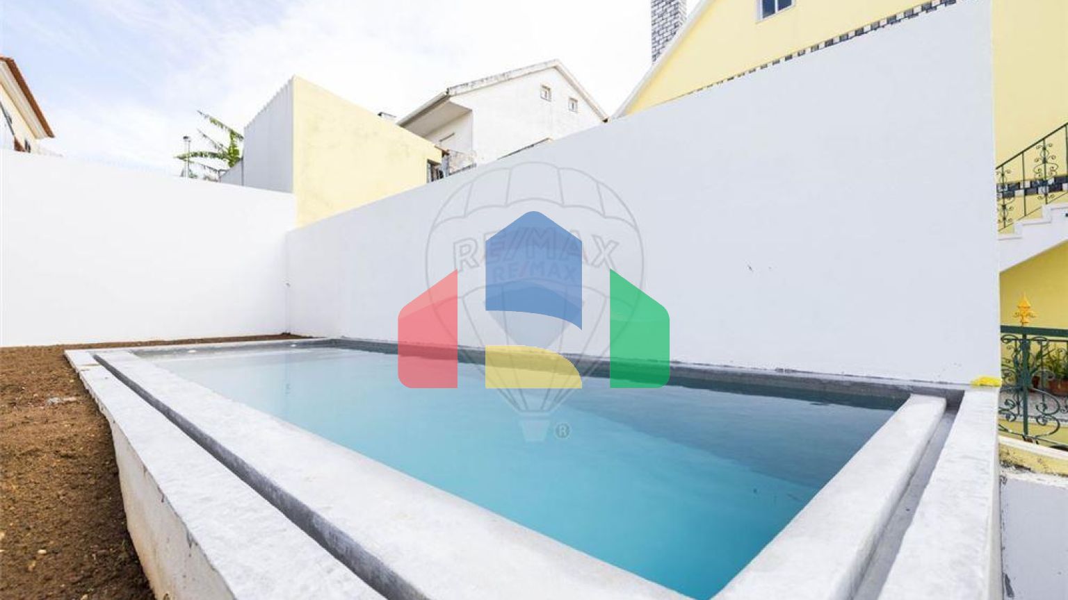 Residential - Single Family Home - T5 - Pontinha e Famões, Odivelas - PT