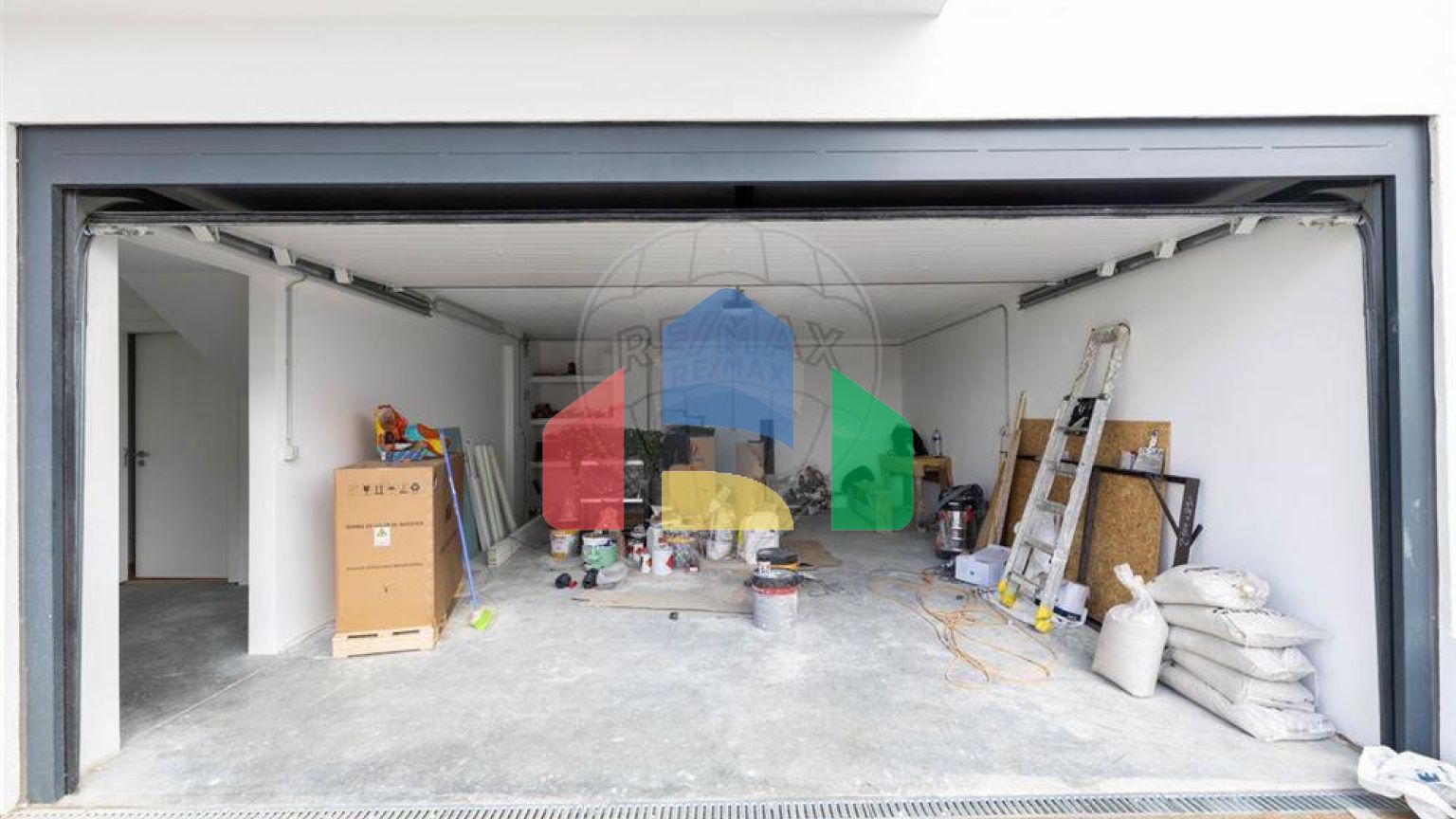 Residential - Single Family Home - T5 - Pontinha e Famões, Odivelas - PT