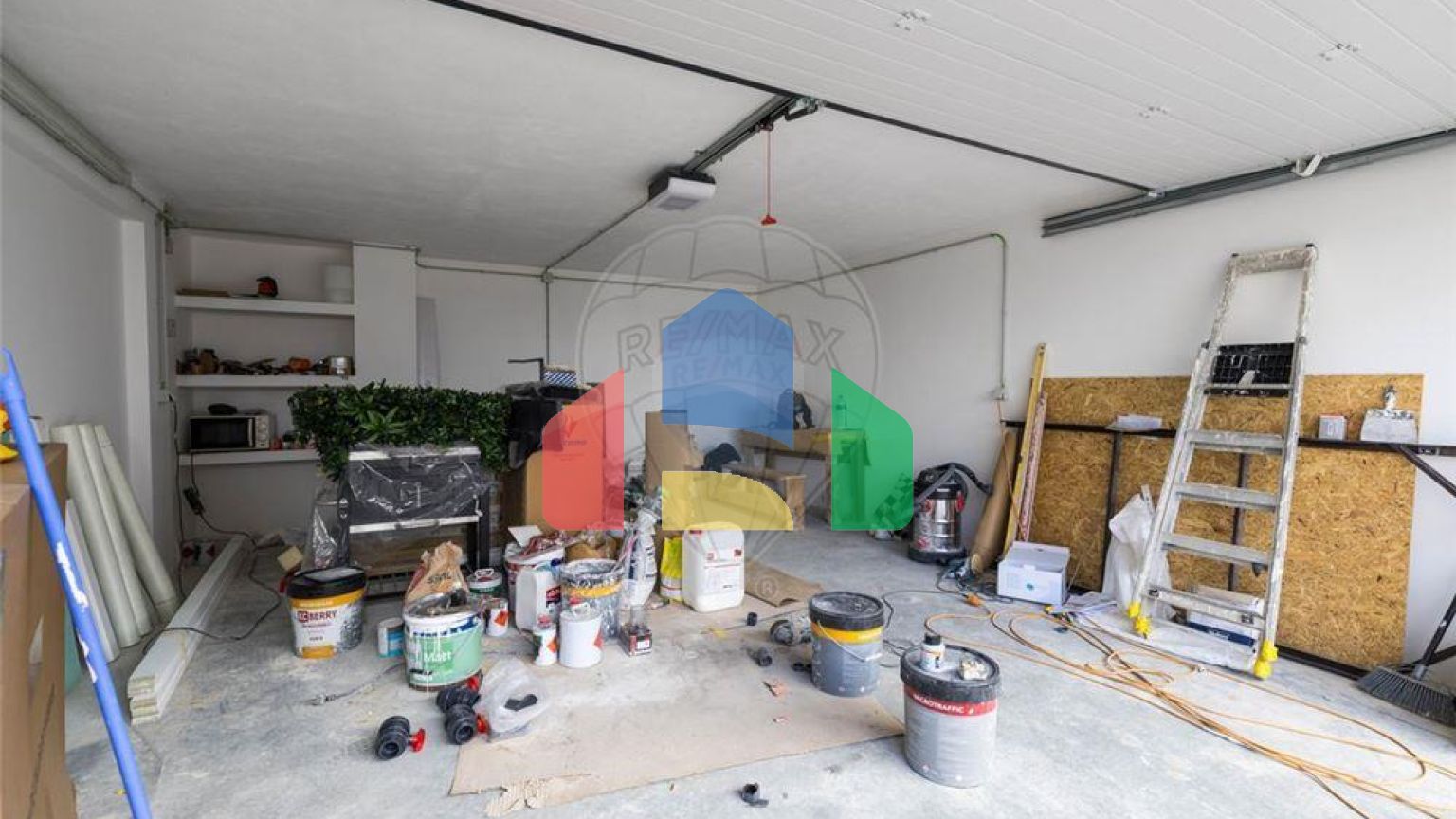 Residential - Single Family Home - T5 - Pontinha e Famões, Odivelas - PT