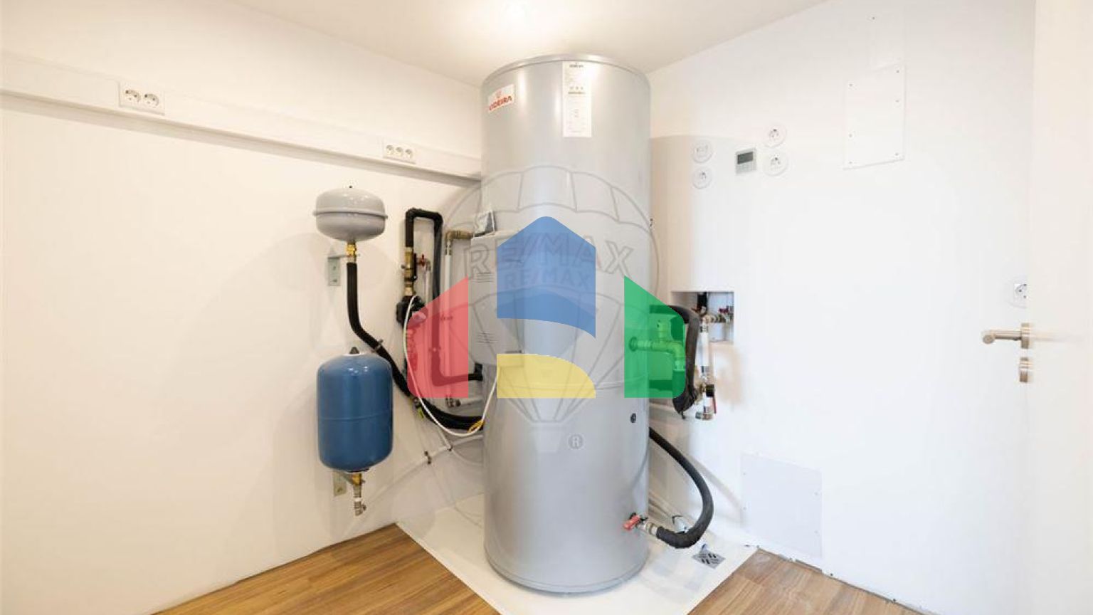 Residential - Single Family Home - T5 - Pontinha e Famões, Odivelas - PT