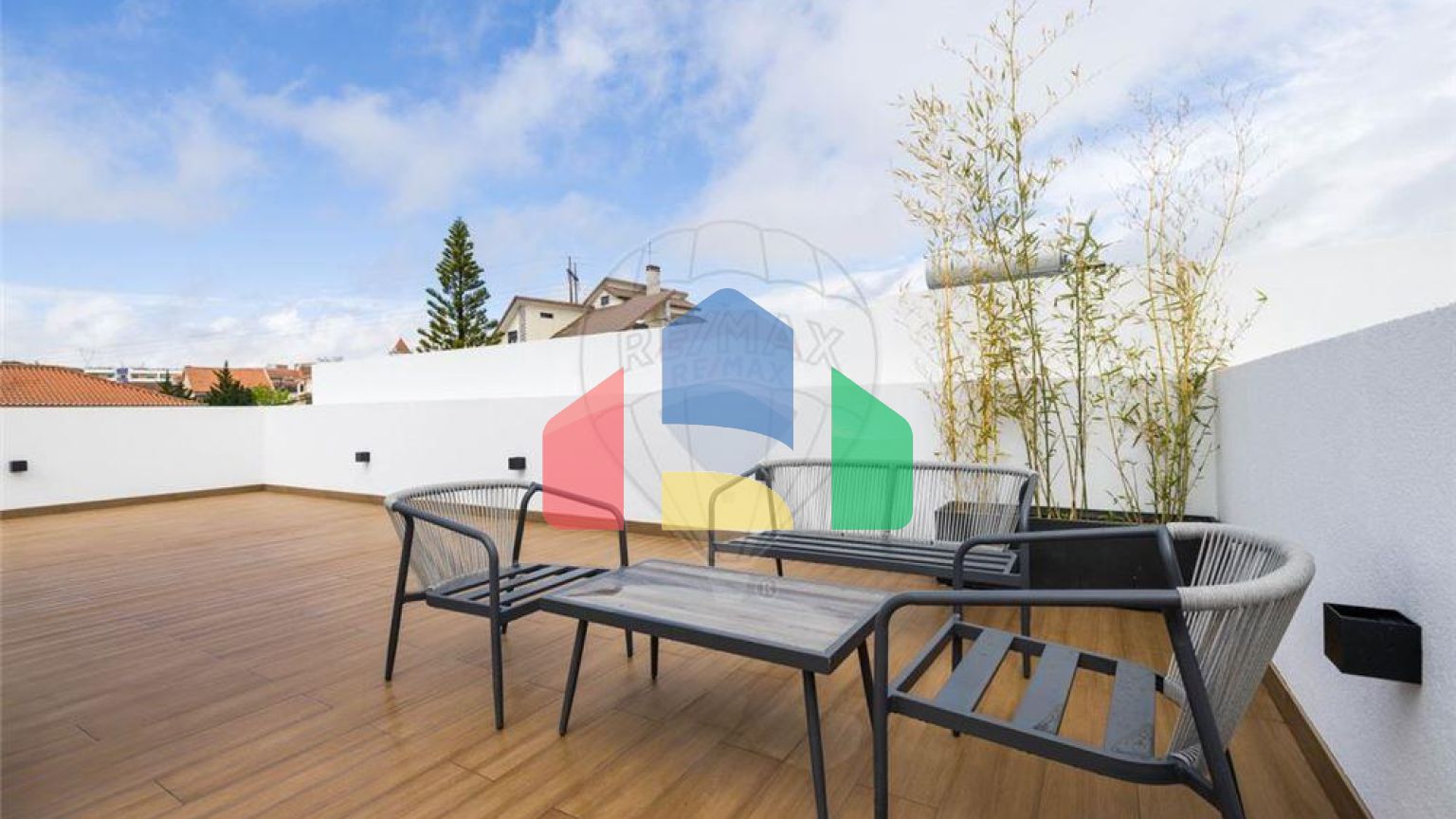 Residential - Single Family Home - T5 - Pontinha e Famões, Odivelas - PT