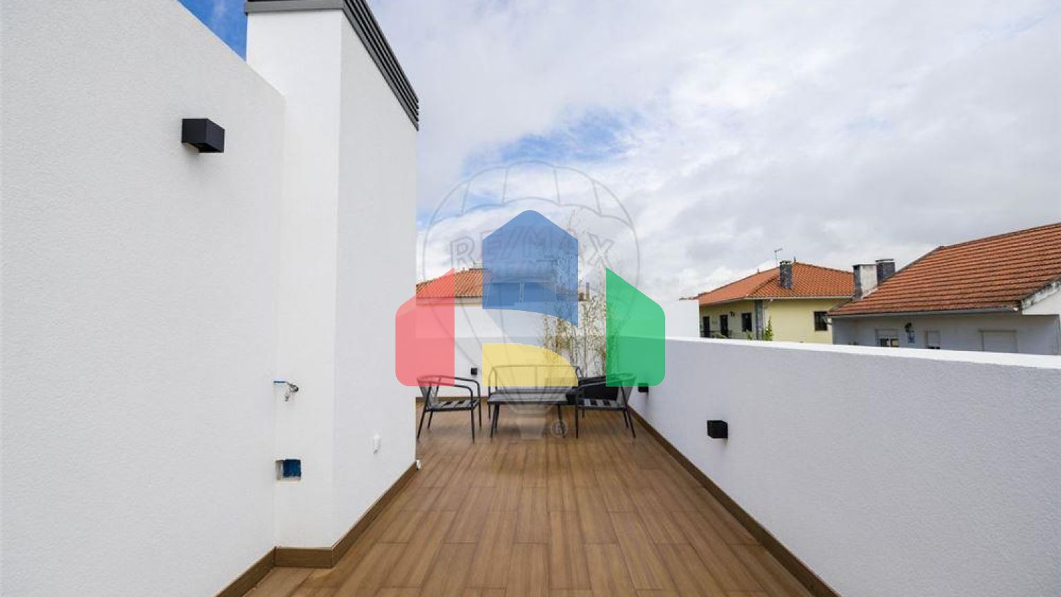 Residential - Single Family Home - T5 - Pontinha e Famões, Odivelas - PT