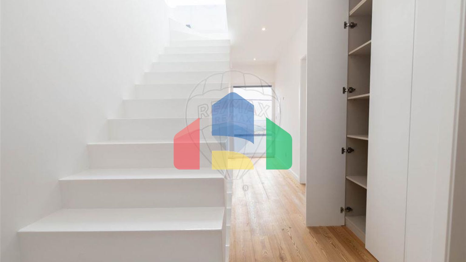 Residential - Single Family Home - T5 - Pontinha e Famões, Odivelas - PT