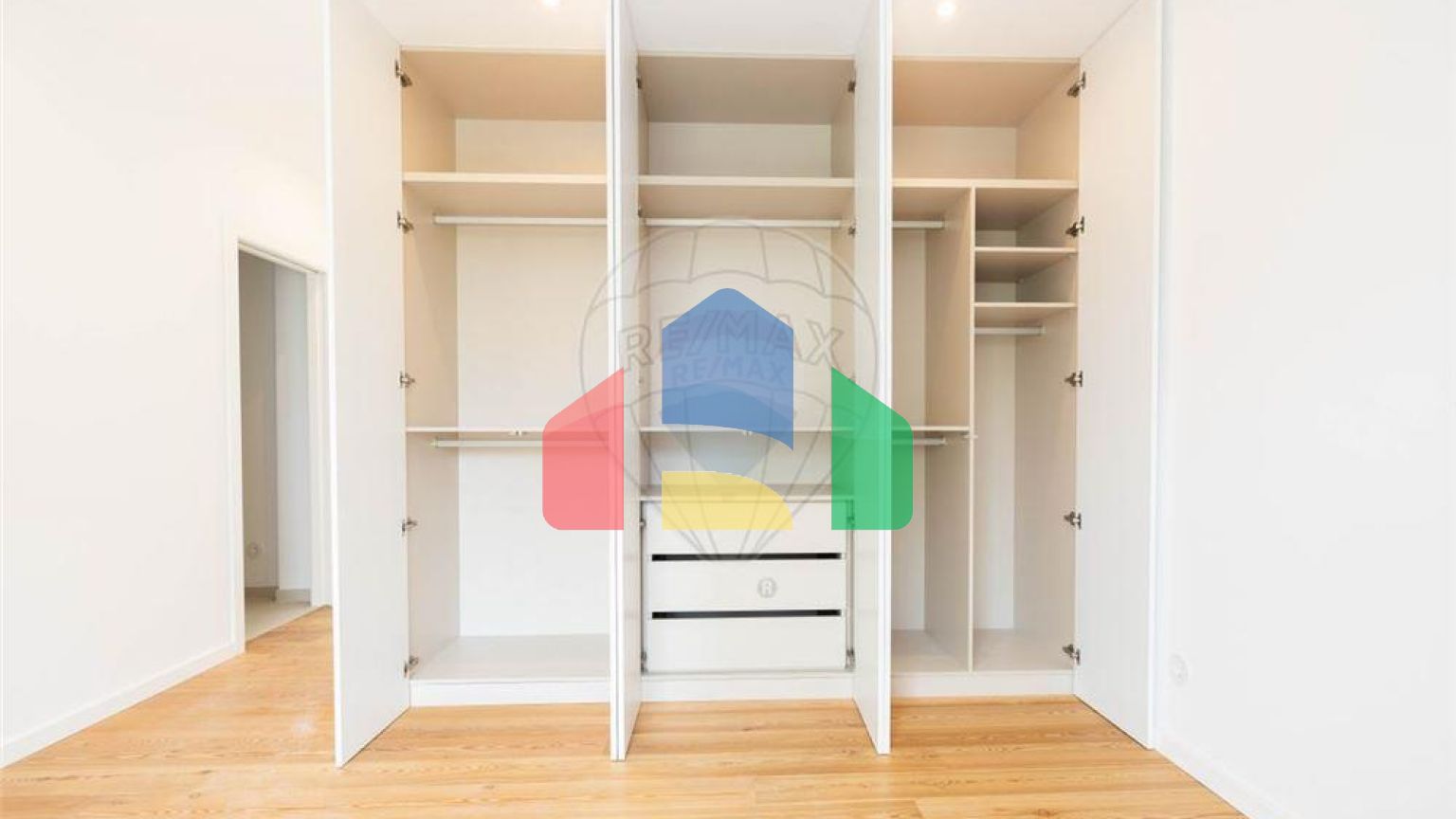 Residential - Single Family Home - T5 - Pontinha e Famões, Odivelas - PT