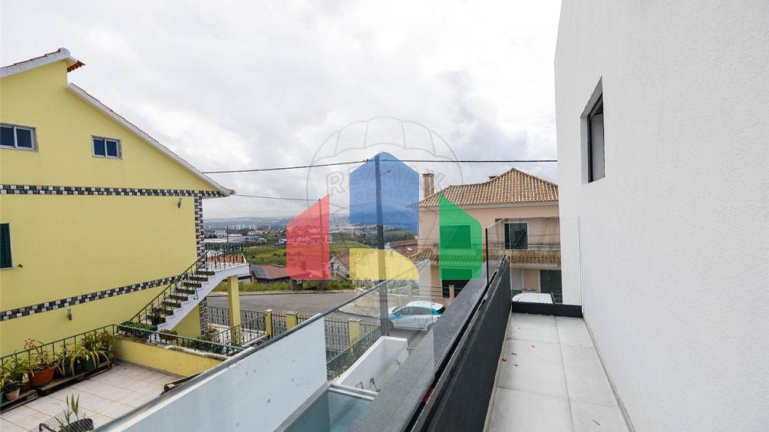 Residential - Single Family Home - T5 - Pontinha e Famões, Odivelas - PT