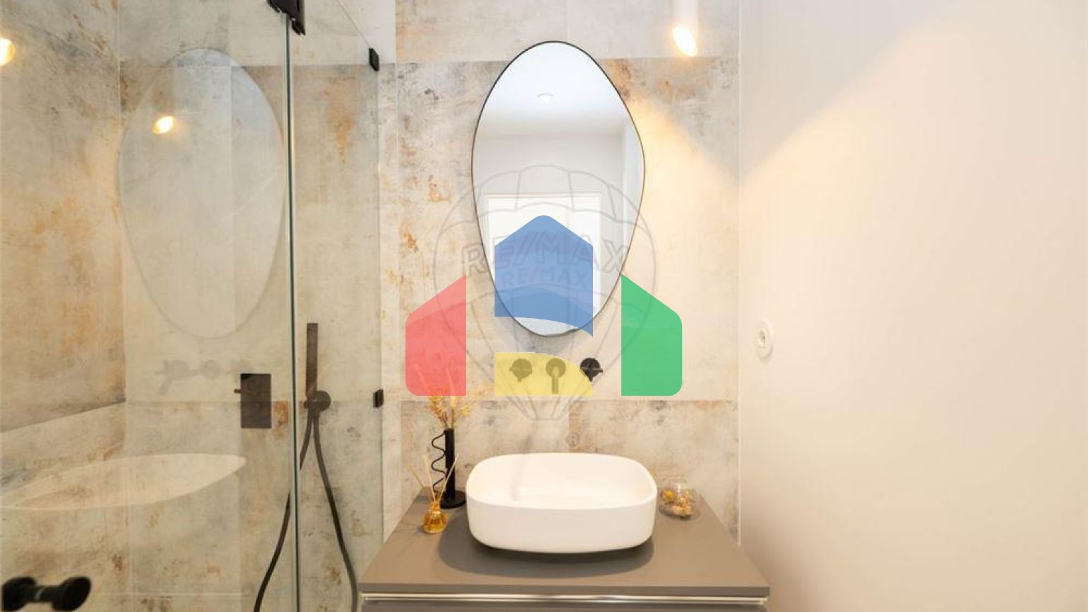 Residential - Single Family Home - T5 - Pontinha e Famões, Odivelas - PT