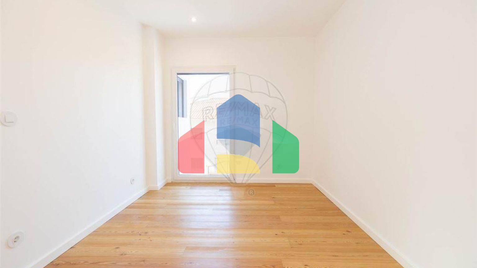 Residential - Single Family Home - T5 - Pontinha e Famões, Odivelas - PT