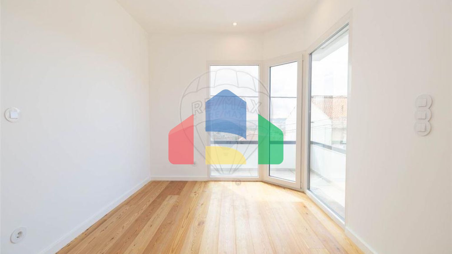 Residential - Single Family Home - T5 - Pontinha e Famões, Odivelas - PT