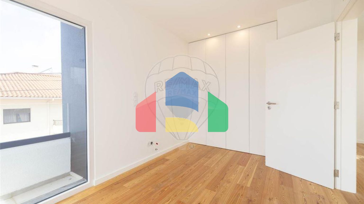 Residential - Single Family Home - T5 - Pontinha e Famões, Odivelas - PT