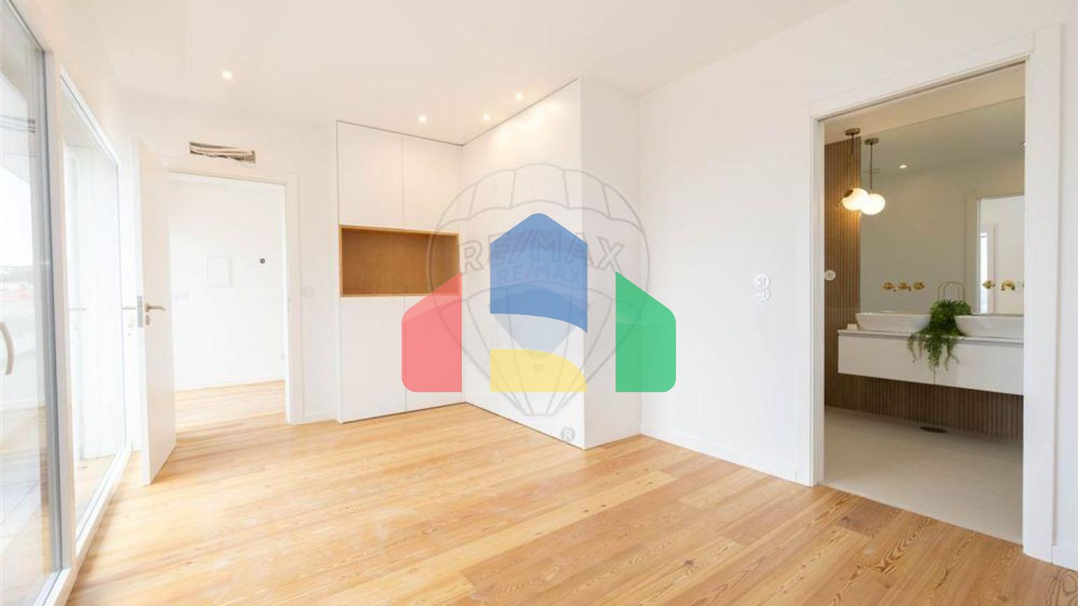 Residential - Single Family Home - T5 - Pontinha e Famões, Odivelas - PT