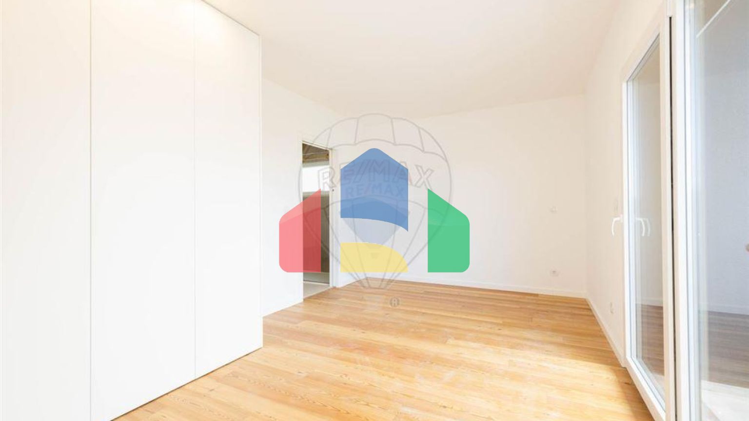 Residential - Single Family Home - T5 - Pontinha e Famões, Odivelas - PT