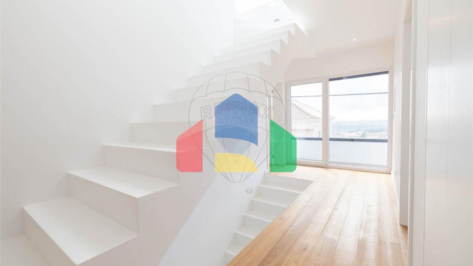 Residential - Single Family Home - T5 - Pontinha e Famões, Odivelas - PT