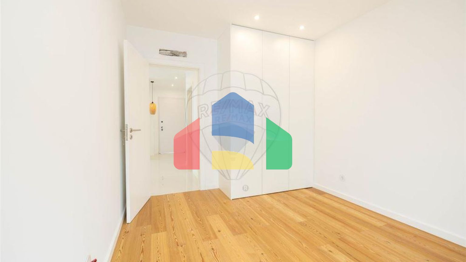 Residential - Single Family Home - T5 - Pontinha e Famões, Odivelas - PT